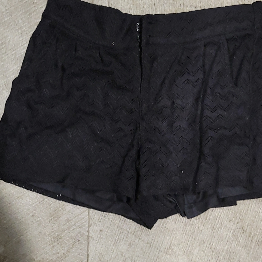 Medium black shorts